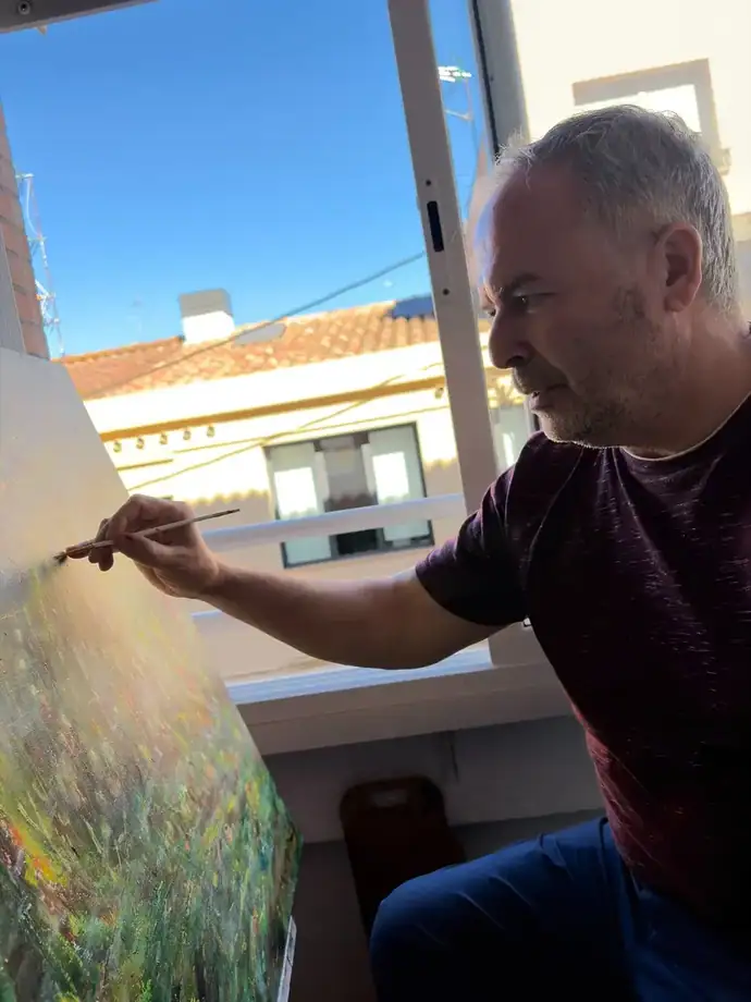 Miquel Àngel Orta pintant al taller