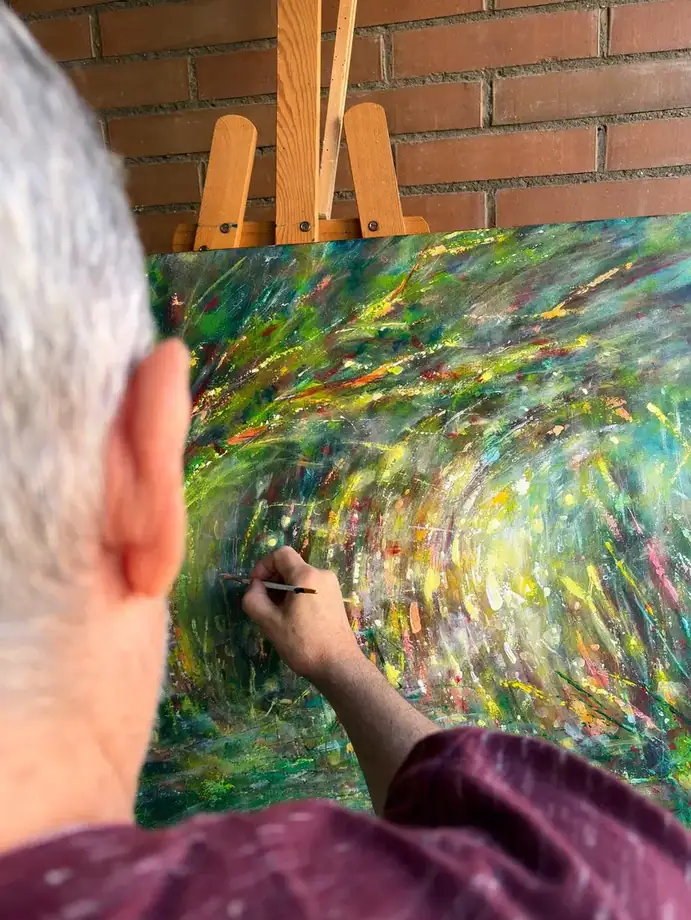 Miquel Àngel Orta pintant
